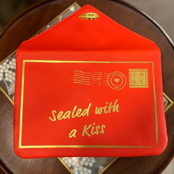 Ipsy “Sealed With a Kiss” Red Envelope Makeup Bag 💋 - Picture 3 of 5